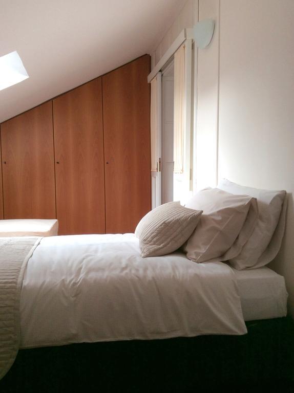 Apartment La Mansarda Alba  Værelse billede